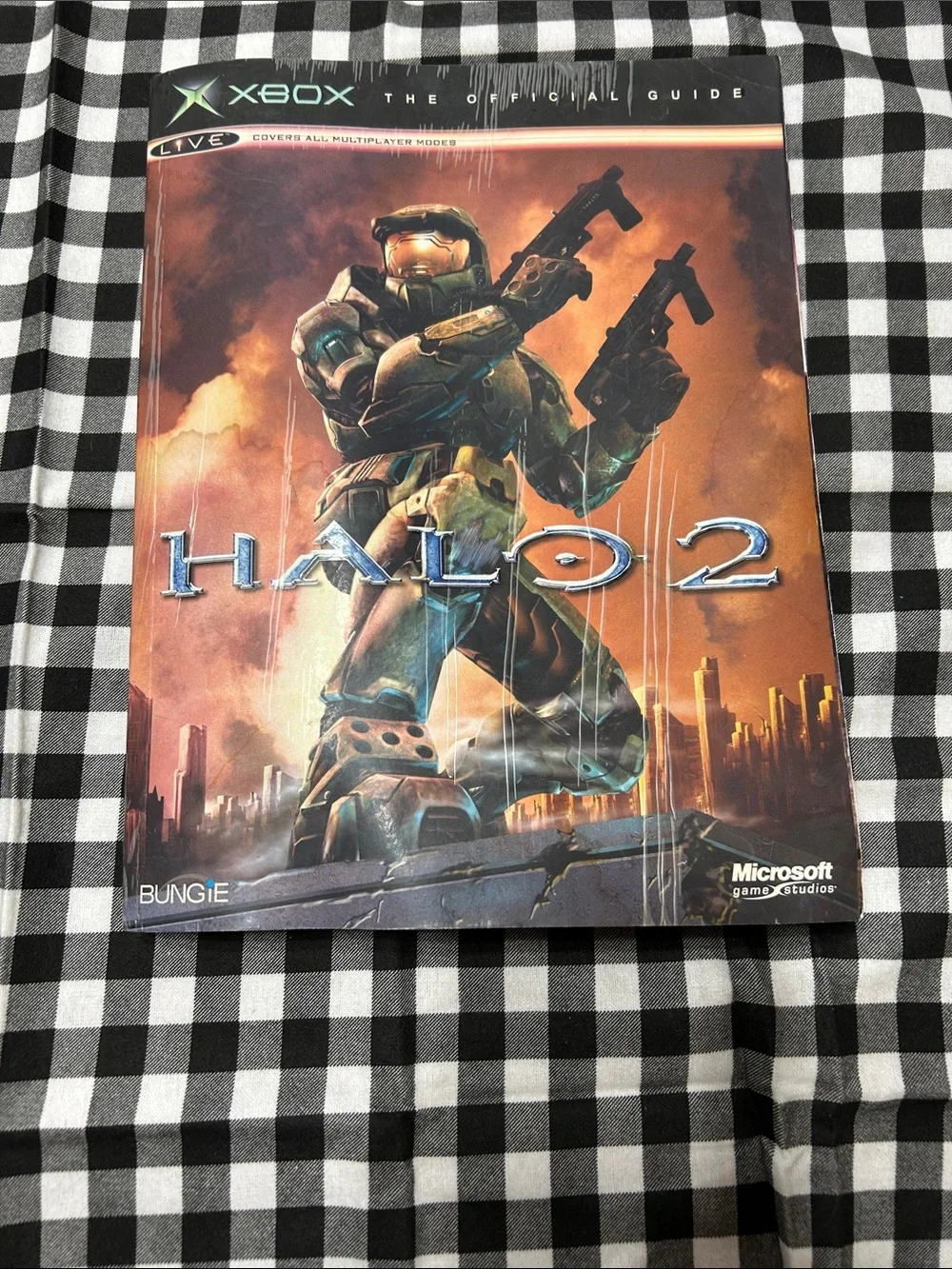 Halo 2 The Official Strategy Guide for the Original XBox Master Chief On Cover